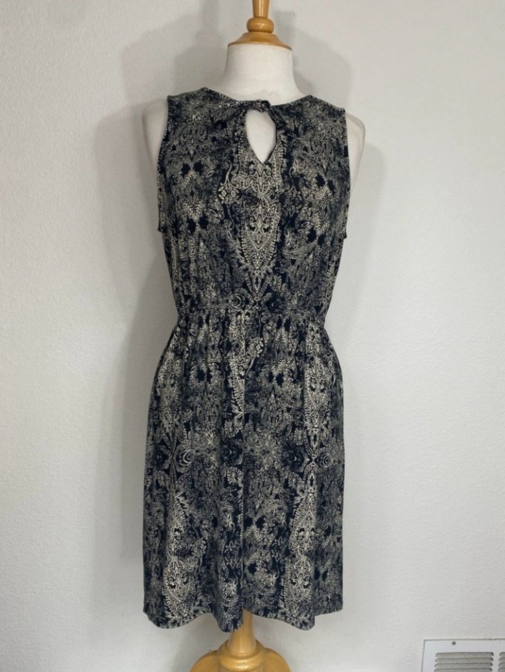 Sonoma Women's Black Tan Paisley Sleeveless Stretch Mini Dress Size MP Casual